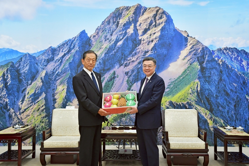 Premier receives Japan-Taiwan Exchange Association Chairman Sumi Shuzo