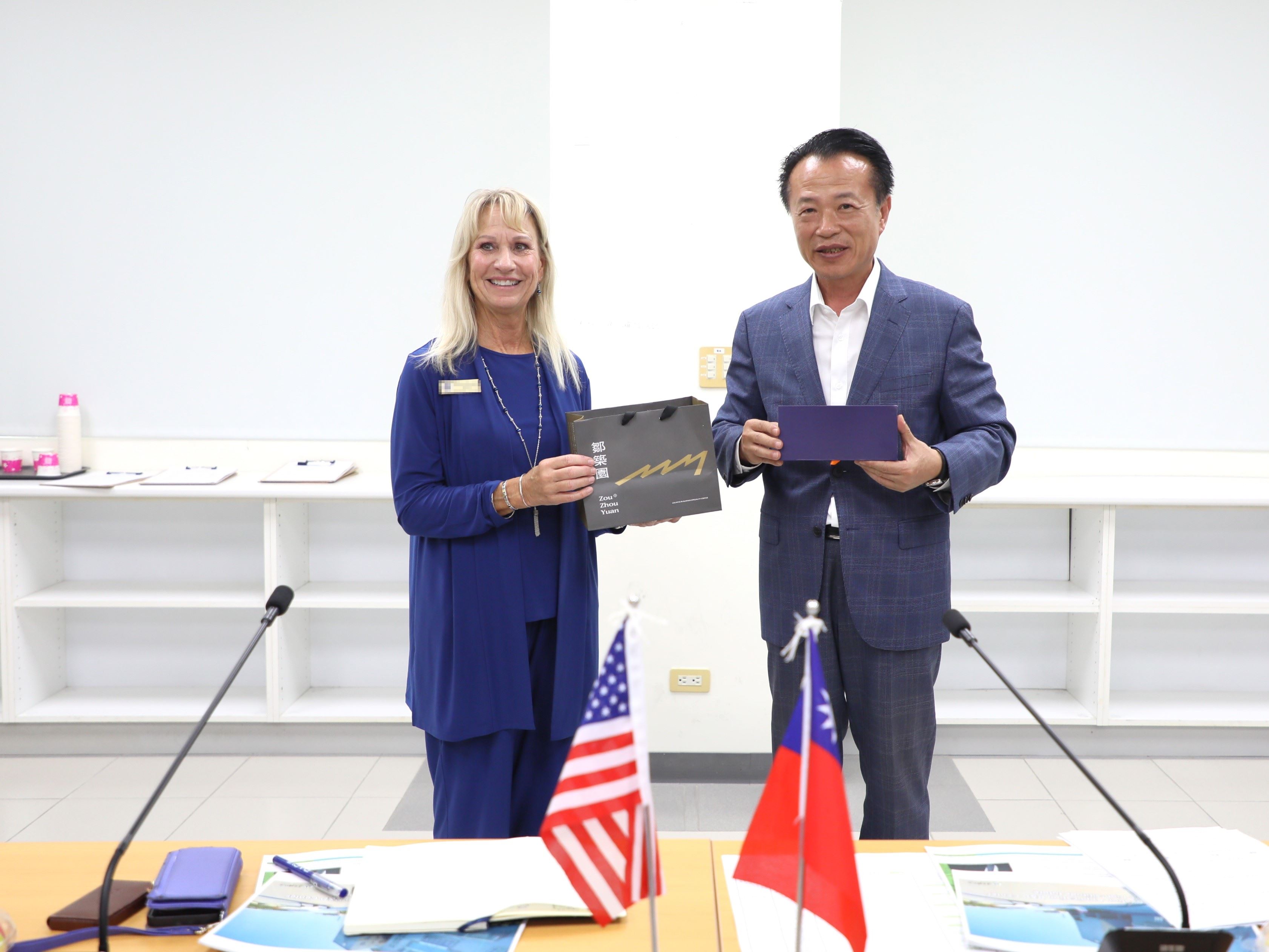 翁章梁縣長迎接美國奧克拉荷馬州訪團蒞臨亞創中心