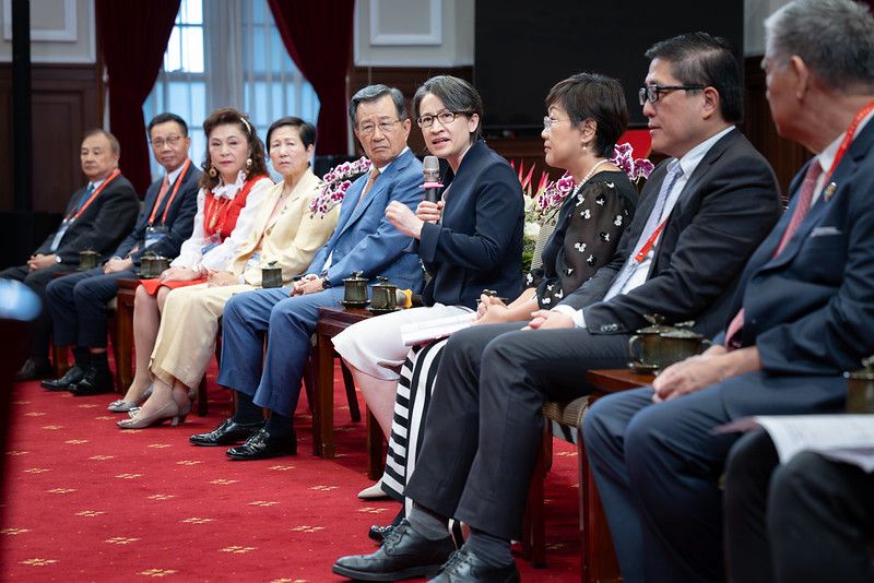 蕭美琴副総統、「世界台湾商会聯合総会」第31回帰国訪問団の一行と面会