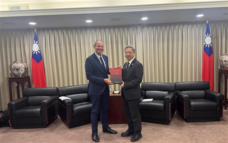龔明鑫部長就任滿月 積極深化國際經貿夥伴關係