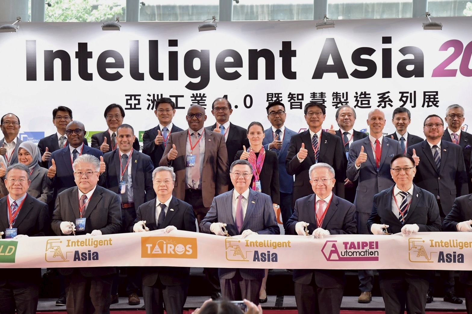 出席台灣機器人及自動化雙展開幕 卓揆：全力推動「AI新十大建設」 接軌世界先端科技、提升人民生活品質