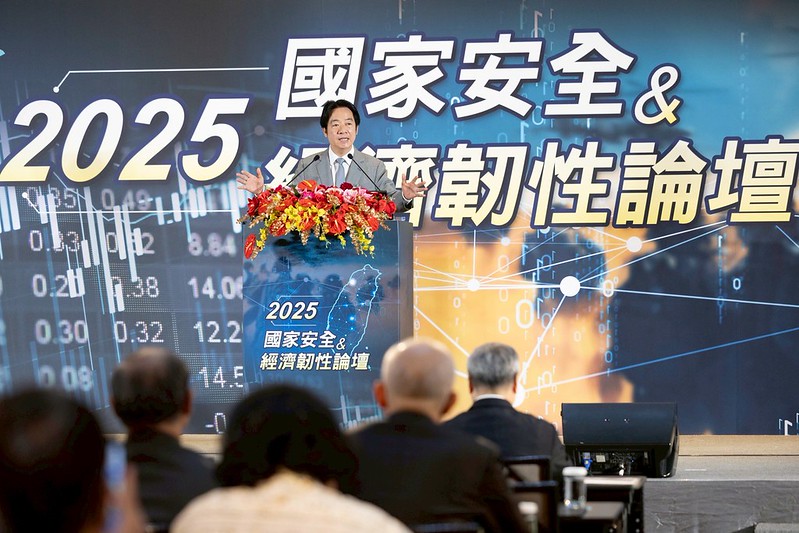 總統出席國家安全與經濟韌性論壇　盼為臺灣打造安全、穩定、永續且不斷鏈的未來