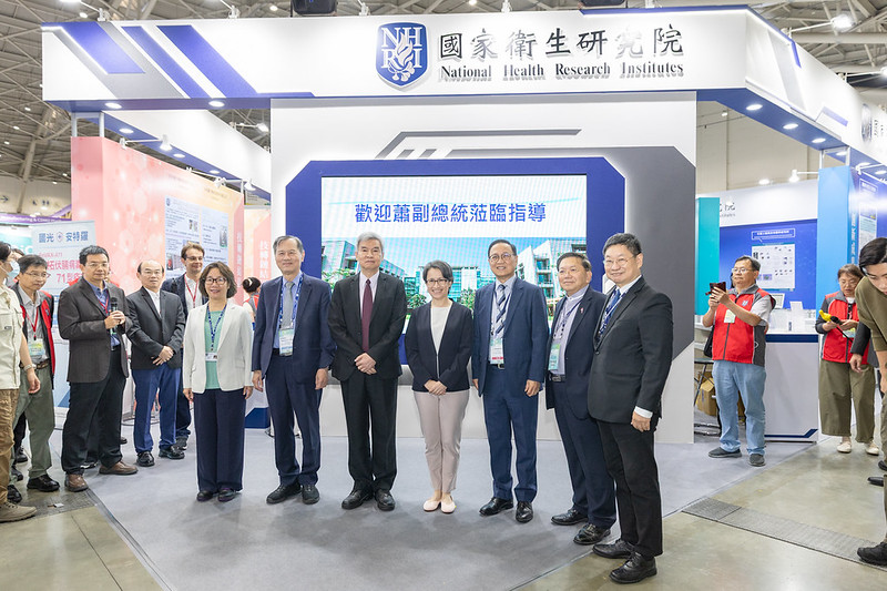 副總統抵達後，分別前往國家衛生研究院、衛福部、中國醫藥大學、經濟部產業技術司及產業發展署、中研院生醫轉譯研究中心、臺北醫學大學、國科會等單位攤位參觀