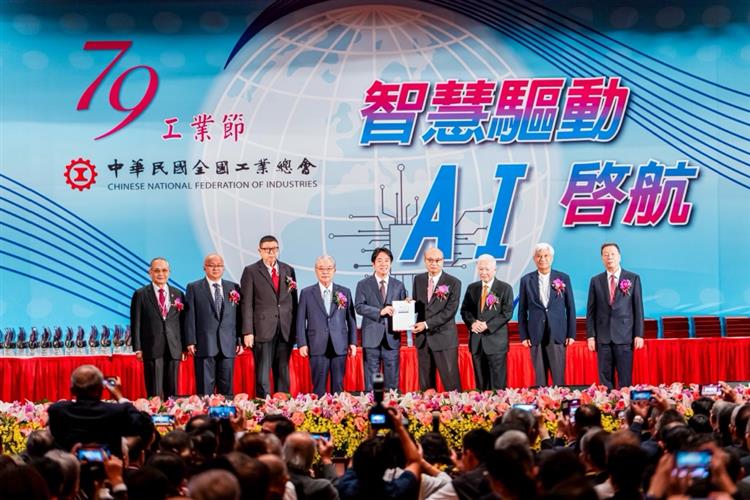 經濟部向「工業人」致敬 逾1200家歷史悠久製造業廠商獲頒感謝狀